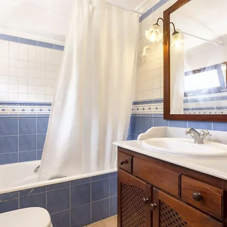 Apartamento Spacious In With Pool And Mountain View