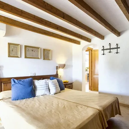 Spacious In With Pool And Mountain View Apartamento Pollença